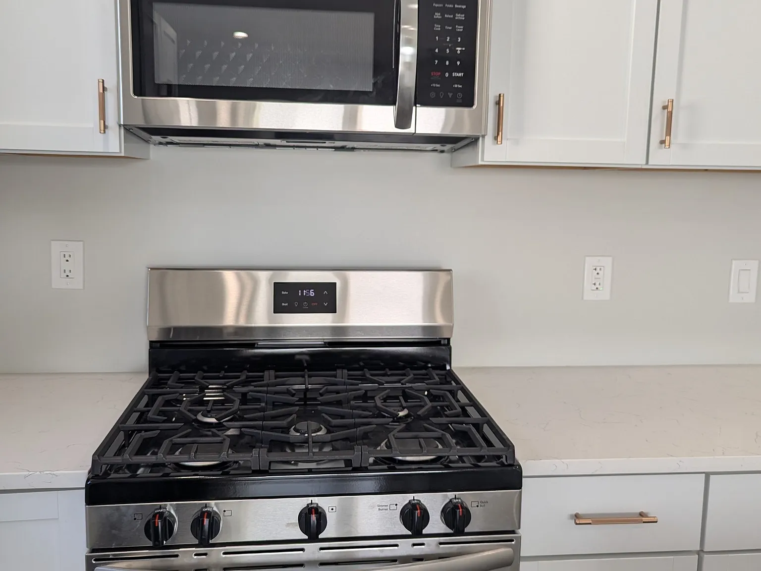1 bed, 1.0 bath, 3904 sqft, $2,000 — Photo 3