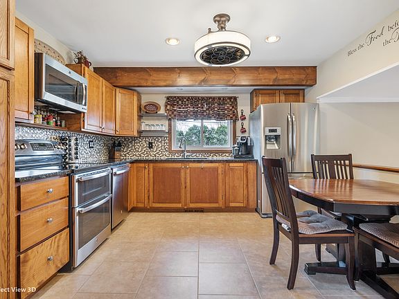 4th image of 966 N Topanga Dr