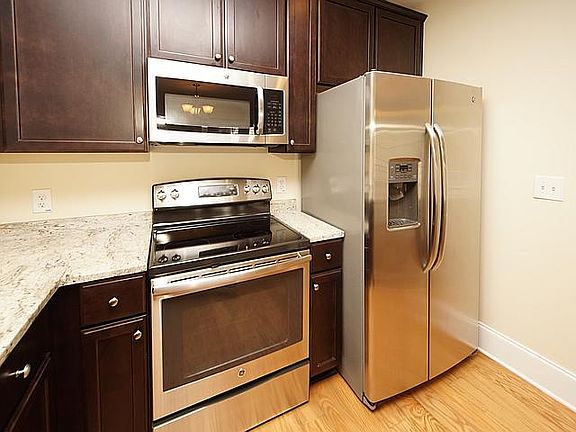 4th image of 712 S Shelmore Blvd APT 200