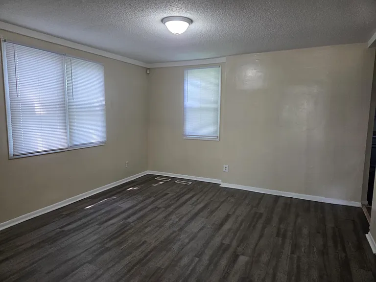 1347 Thomas Ave N — Photo 10