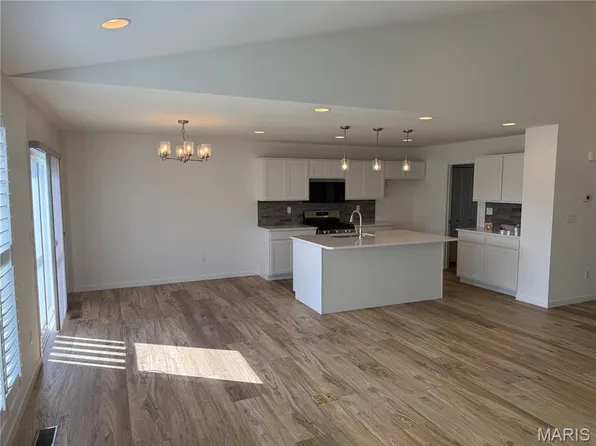 2040 Central Park Dr, Troy, MO 63379