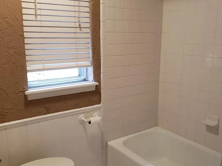 1932 Elmhurst Dr — Photo 16