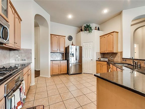 3rd image of 629 Cimarron Dr