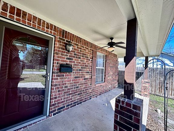 3rd image of 208 W Franklin Ave