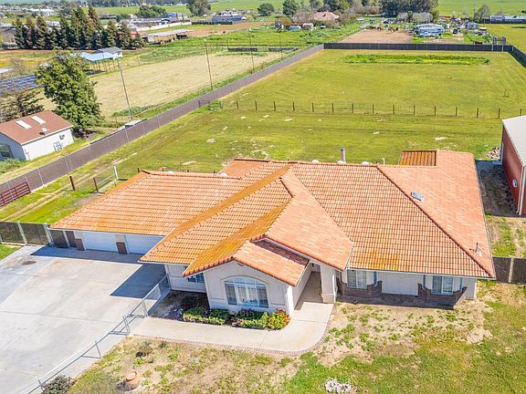 3rd image of 16601 La Canada Rd