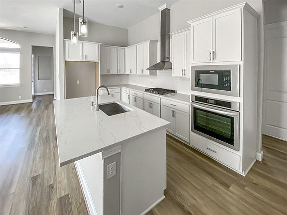 5th image of 2243 Meadow Way St