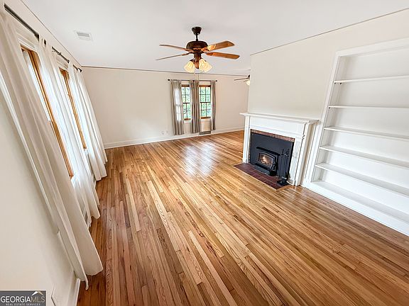 3rd image of 155 Windsor Ct