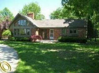 18605 Meridian Rd, Grosse Ile, MI 48138