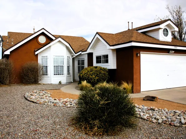 1066 Avenida Las Vistas NW, Los Lunas, NM 87031