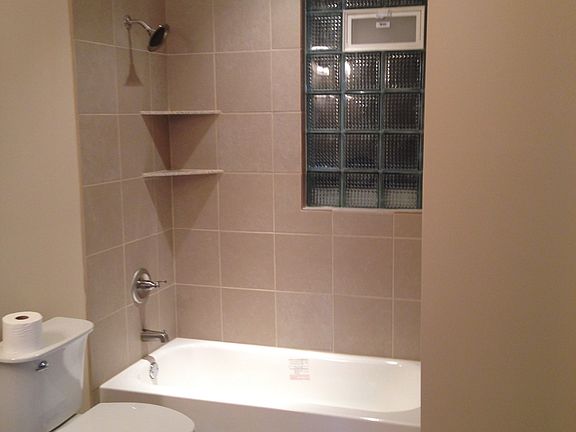 Bathroom/Shower & Tub