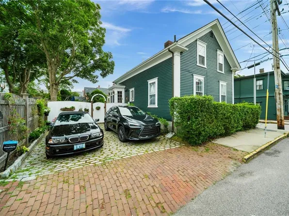 43 Poplar St, Newport, RI 02840