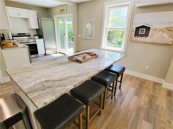 129 Connection St, Newport, RI 02840