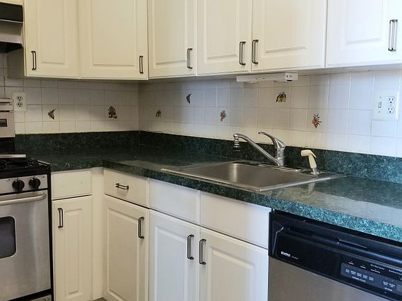 4th image of 2100 Linwood Ave #21R