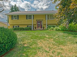 18 Dan Del Dr, Latham, NY 12110