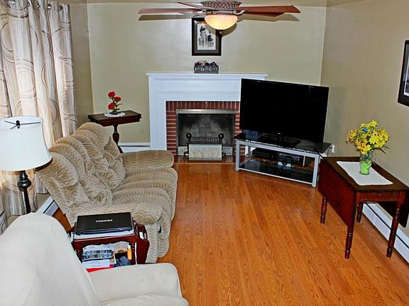 3rd image of 121 N Grant St