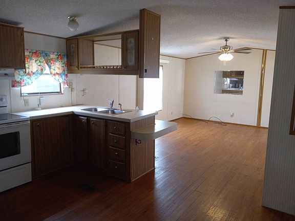 3rd image of 7403 46th Ave N #30