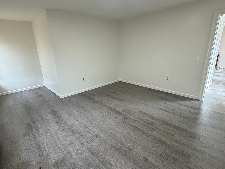 41 Rapallo Ave #2B — Photo 4