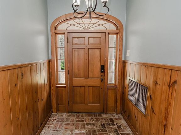 4th image of 1406 Valley Rd