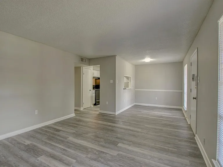 Breckenridge Square Apartments — Photo 5