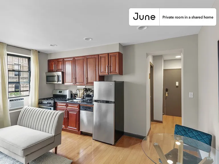226 E 7th St #A — Photo 11