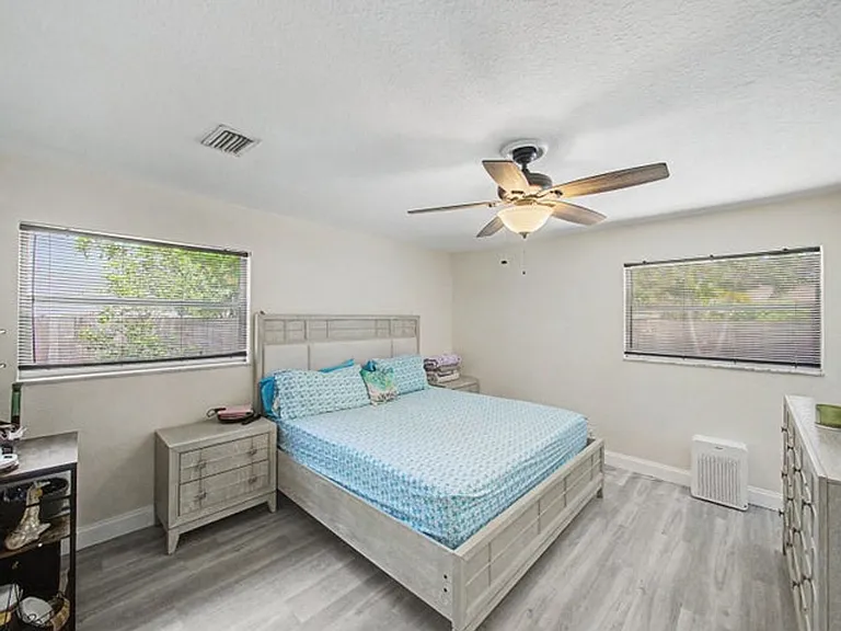 4868 Canal Dr — Photo 9