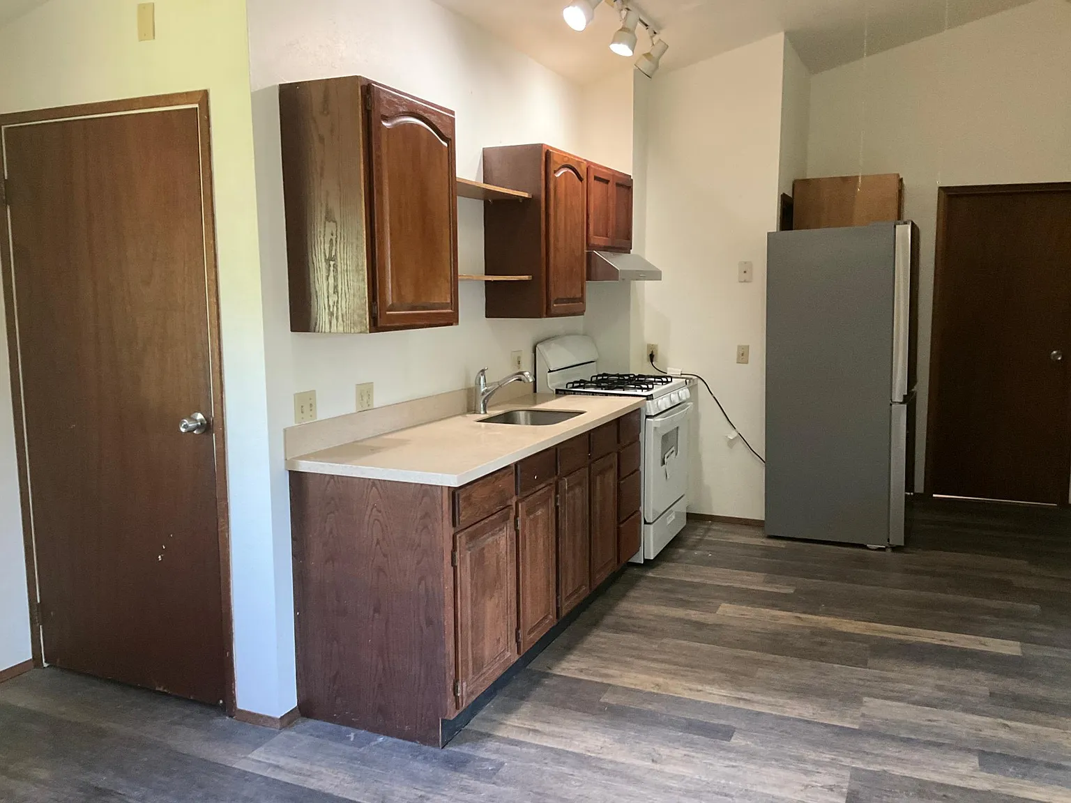 2 bed, 1000 sqft, $2,000 — Photo 2