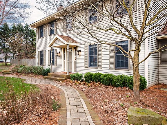3rd image of 680 N Greenbrook Cir