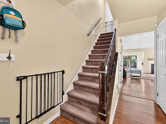 4th image of 153 Leedom Way