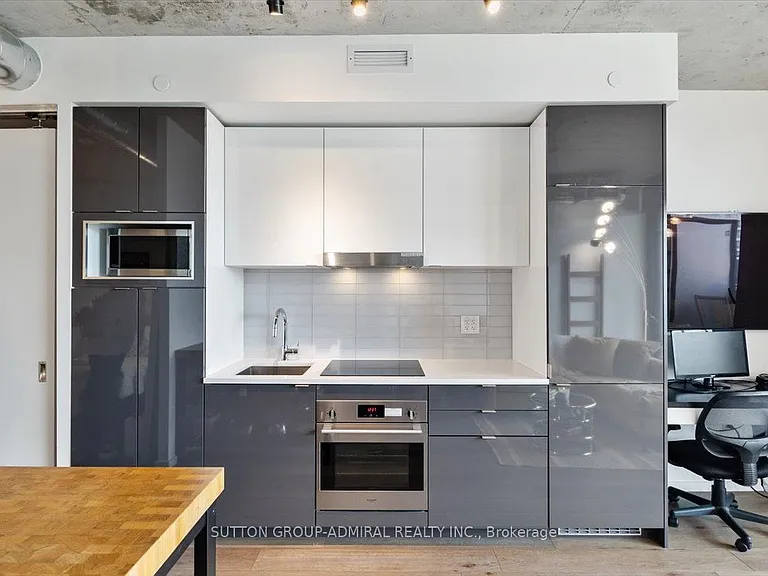 21 Lawren Harris Sq #805 — Photo 5