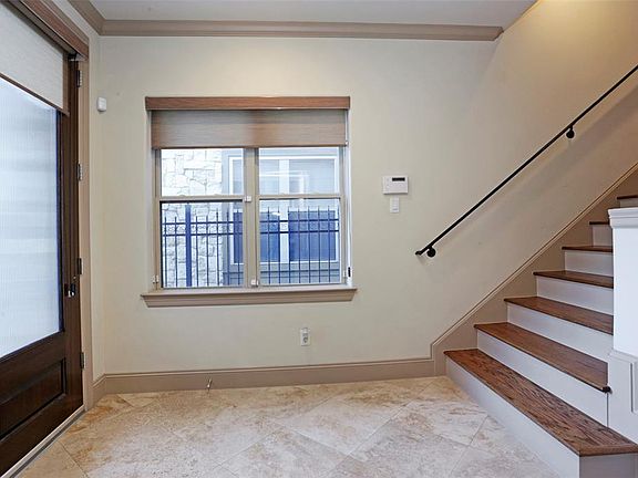 4th image of 1604 Ennis St