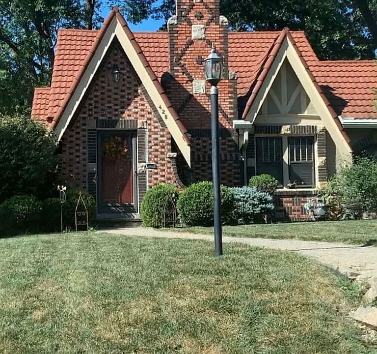 1st image of 428 E 72nd St