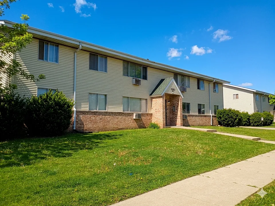 Oak Apartments in Kenosha