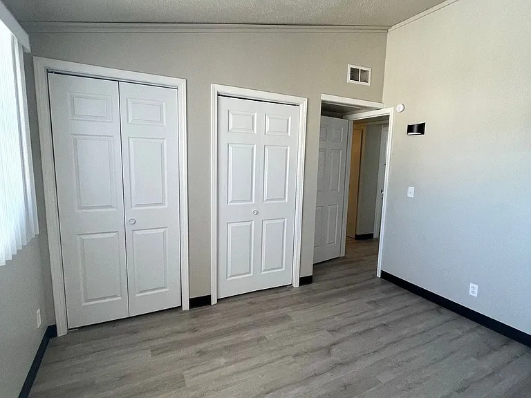 McCook Apartments — Photo 15