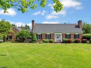 2 Romney Ct, Lafayette, NJ 07848