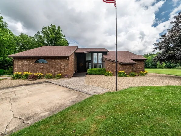 405 Airport Rd NW, Warren, OH 44481