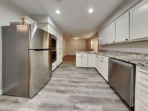 3rd image of 5813 Wedgwood Dr