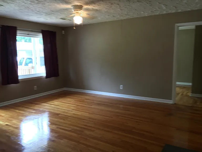 1610 E Cairo St — Photo 3