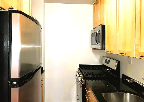 Rented by Manhattan Realty Group | media 10