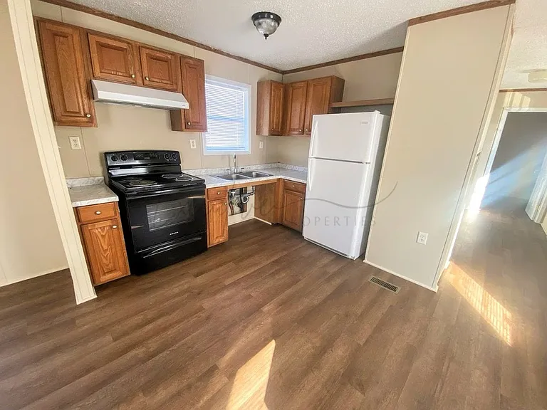 1030 Mildred St #4 — Photo 4