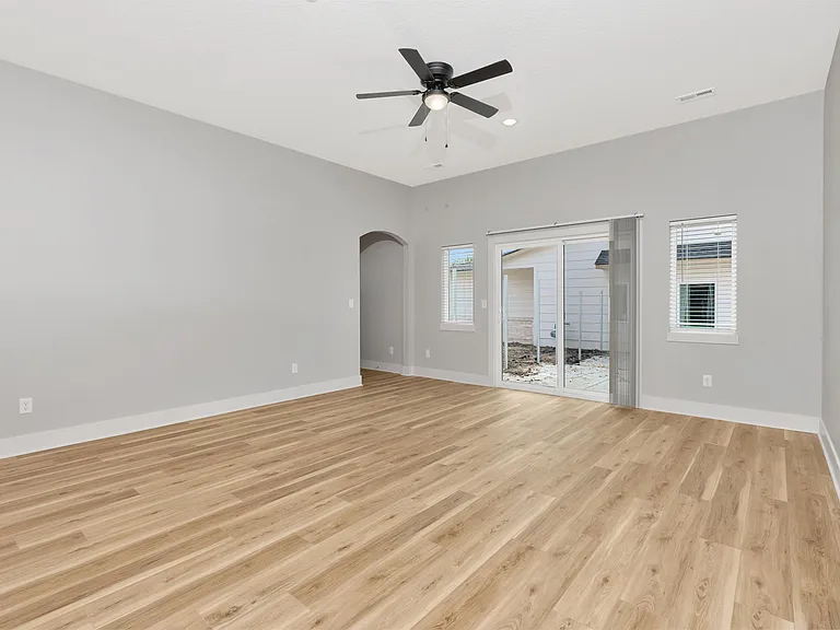1102 SE 10th Ter — Photo 7