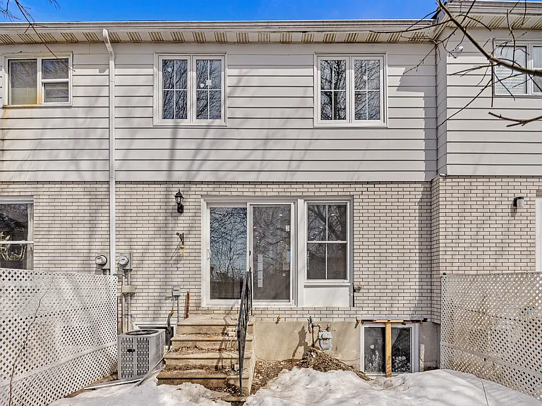 660 Hochelaga St — Photo 43