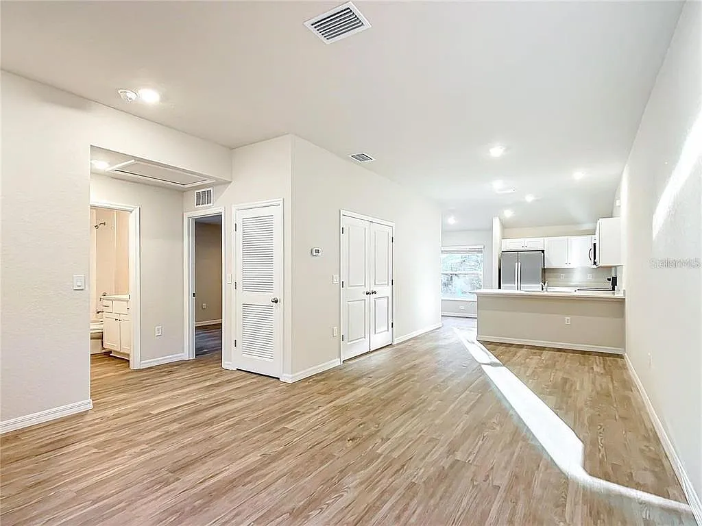 2 bed, 2.0 bath, 1052 sqft, $1,750 — Photo 3
