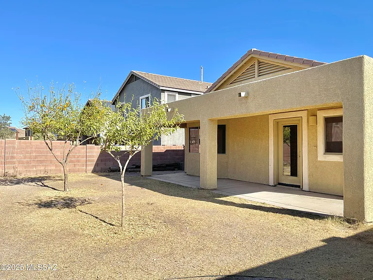 11889 W Heyburn Dr — Photo 2