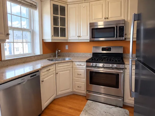 25 Lennon Ct #A30, Boston, MA 02127