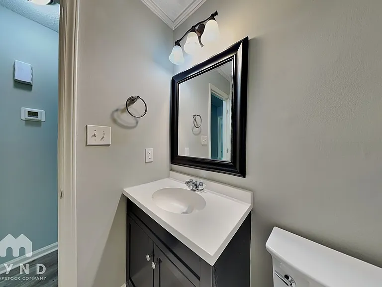 547 Whitethorn Dr — Photo 15