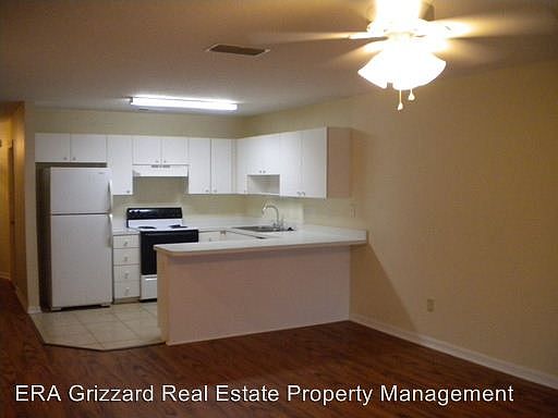 4th image of 2613 Hollow Ln