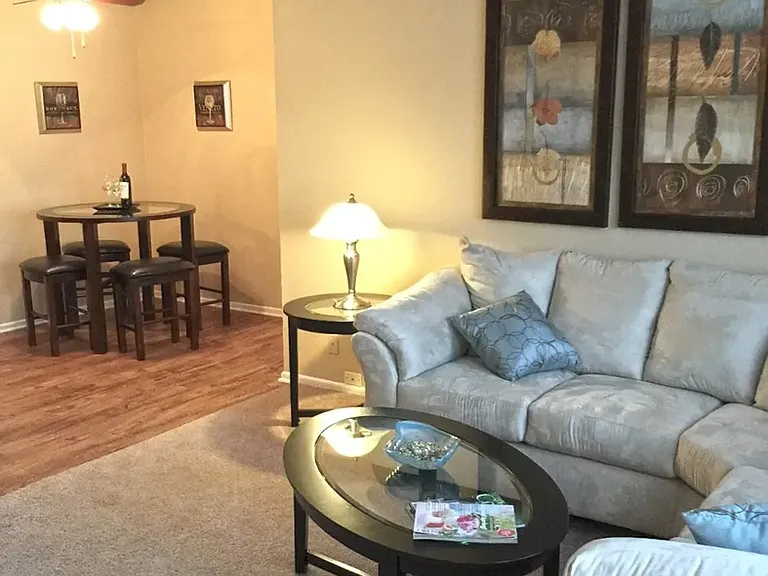 Kensington Pointe Apartments — Photo 14