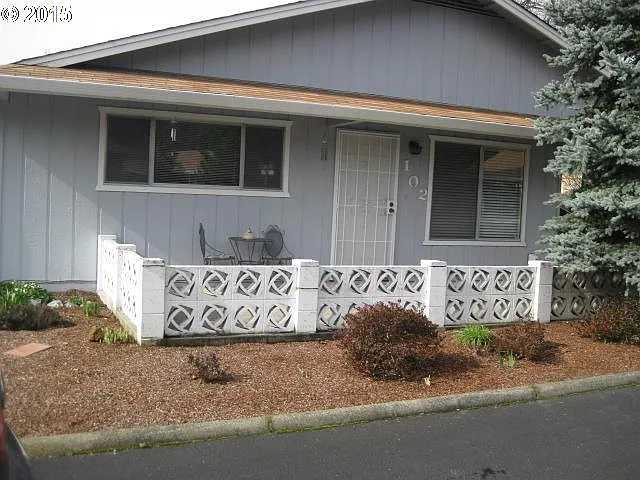 102 Rogue Ln photo 1
