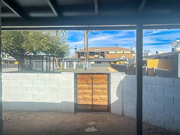 3rd image of 1912 W Hayward Ave #1