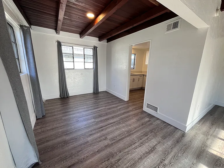 15-33 N Longfellow Ave #19 — Photo 5